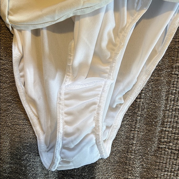 Gapfit High Rise Running Shorts | Ivory - Picture 7 of 8